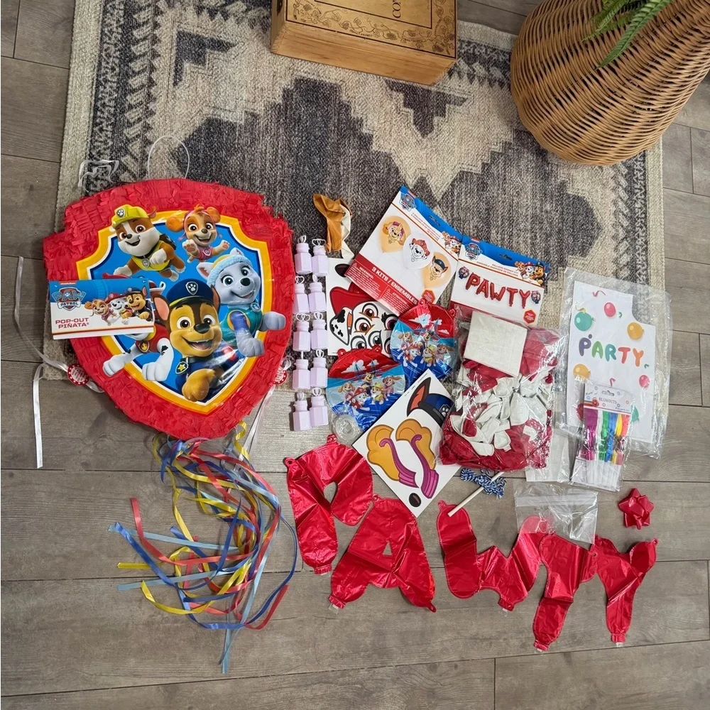 New Paw Patrol Party Supplies Piñata, Balloon Garland Banner Bubbles Blowouts